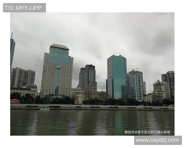 新伯纳乌球场重塑马德里天际线：可伸缩屋顶与360度环绕屏幕背后的光污染争议